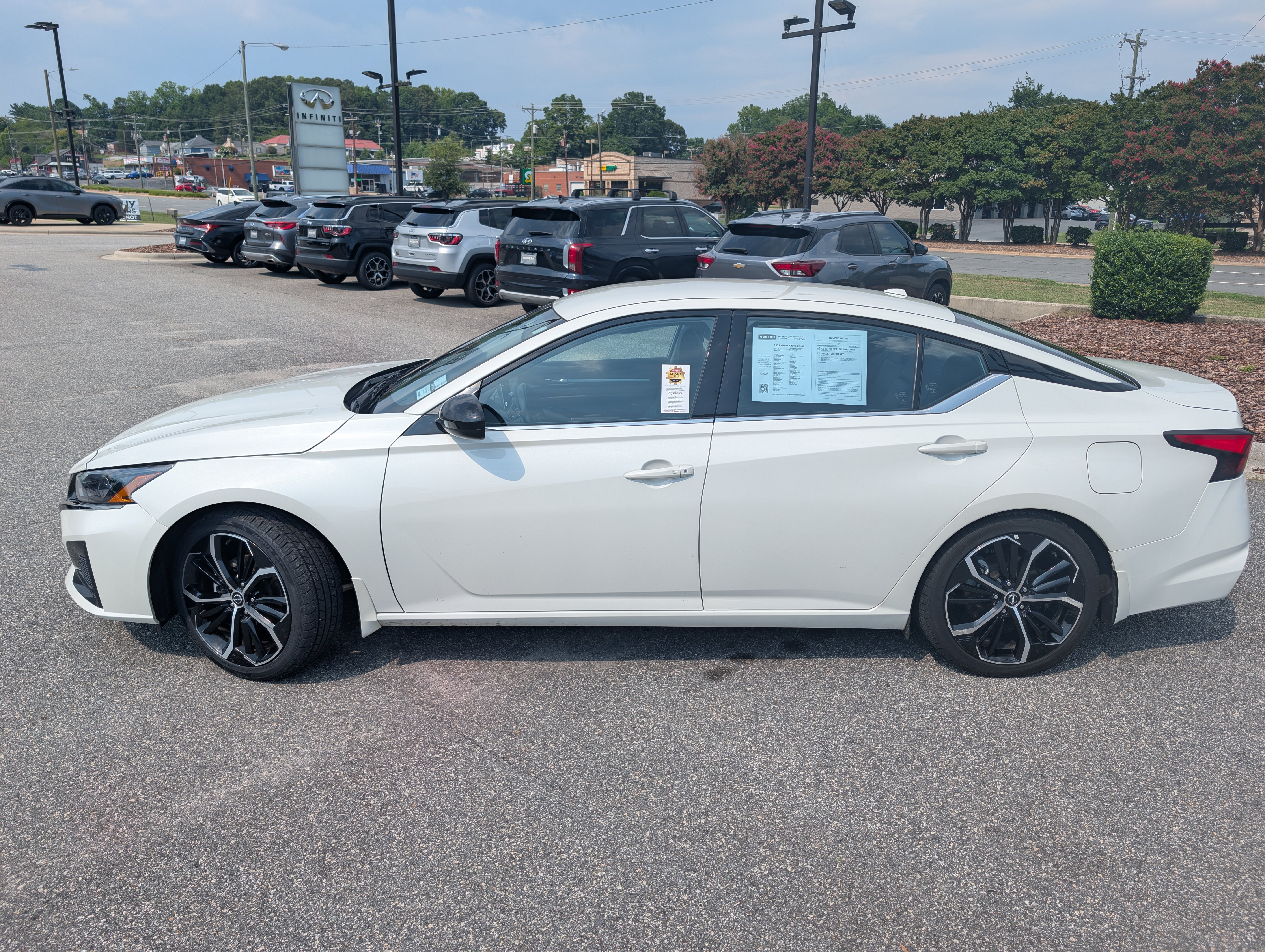 Used 2025 Pearl White Tricoat Nissan SR image 6