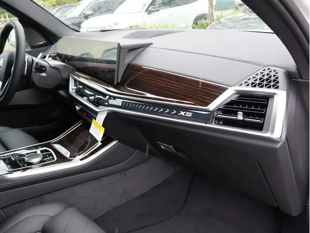 New 2026 Mineral White Metallic BMW xDrive40i image 10