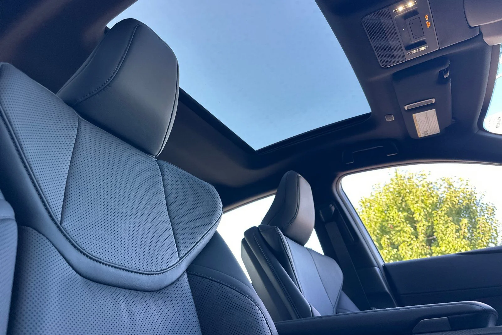 New 2026 Ultra White Lexus ES 350e PREMIUM image 13