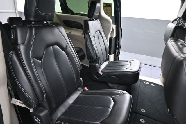 Used 2023 Black Chrysler Touring L image 22