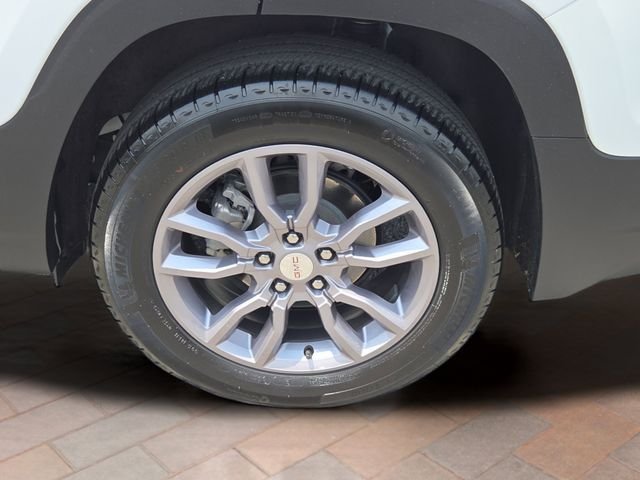 Used 2024 Summit White GMC SLT image 27