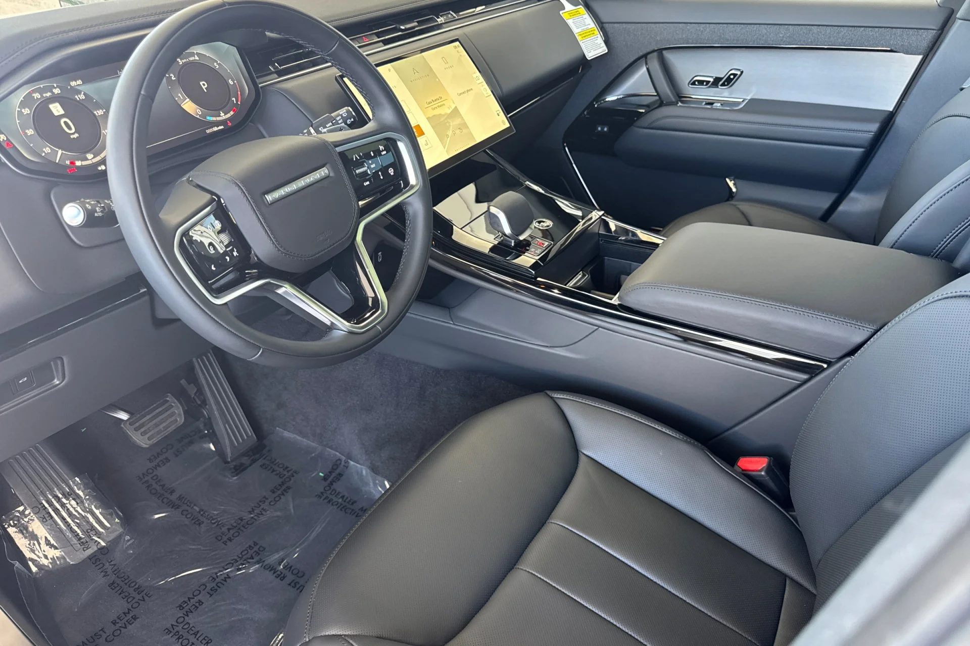 New 2026 Santorini Black Land Rover SE image 13