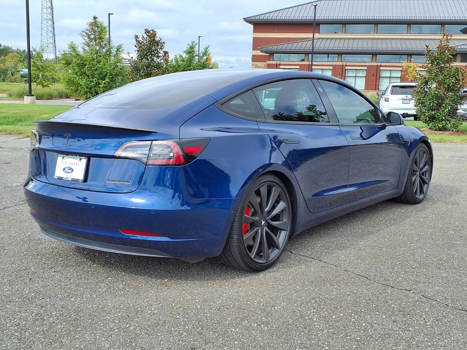 Used 2019 Deep Blue Metallic Tesla Long Range image 2