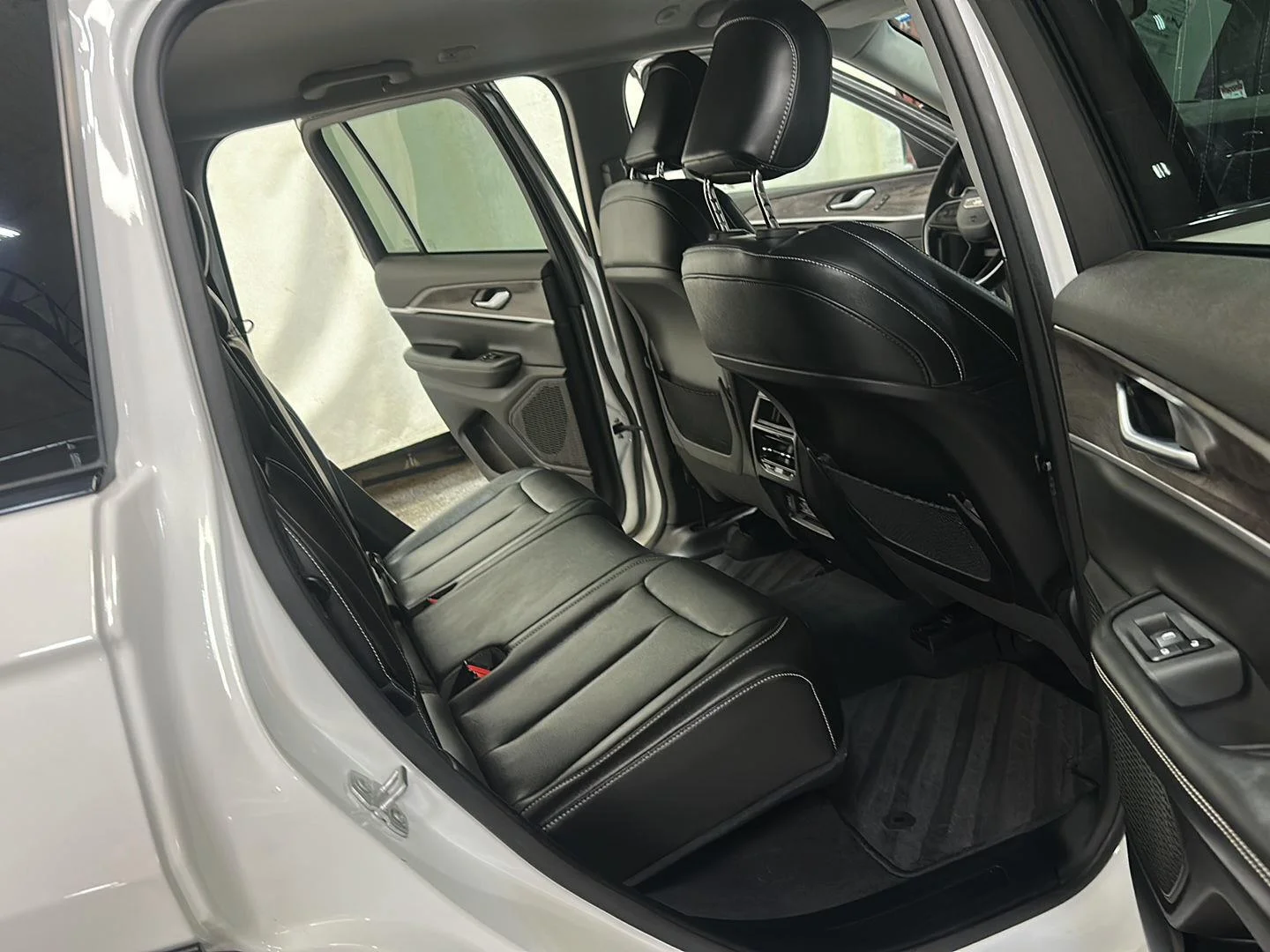 Used 2023 Bright White Clearcoat Jeep Limited image 28