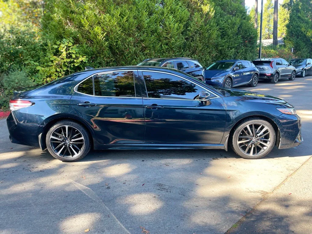 Used 2018 Aqua Toyota XSE V6 image 3