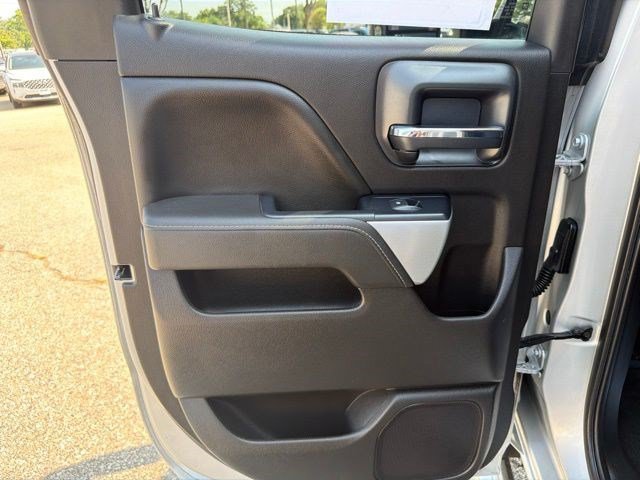 Used 2018 Silver Ice Metallic Chevrolet LT image 13