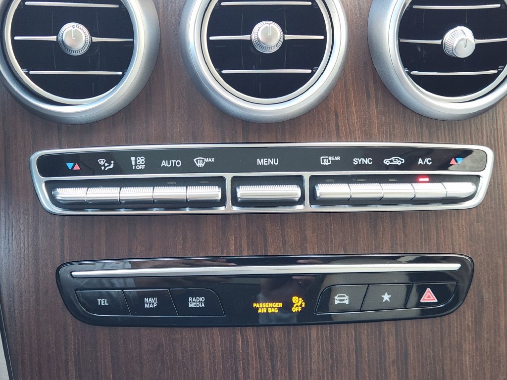 Used 2022  Mercedes-Benz GLC 300 image 18
