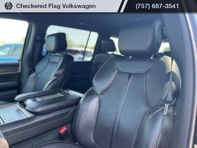 Used 2024 Diamond Black Crystal Pearlcoat Jeep Series II image 20