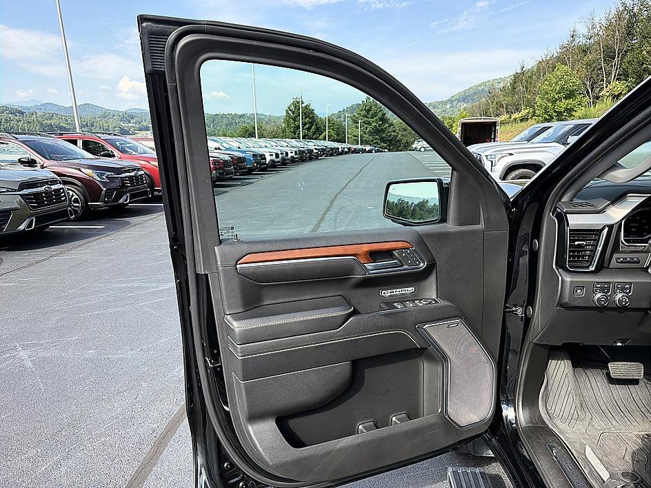 Used 2023 Onyx Black GMC Denali image 9