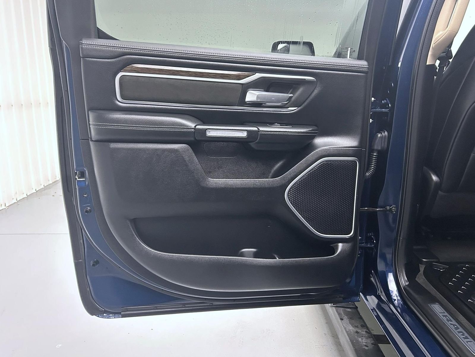 Used 2020 Blue Ram Laramie image 20