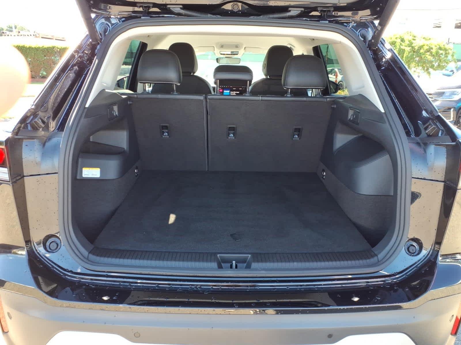 Certified Used 2025 Deep Black Pearl Volkswagen SE image 16
