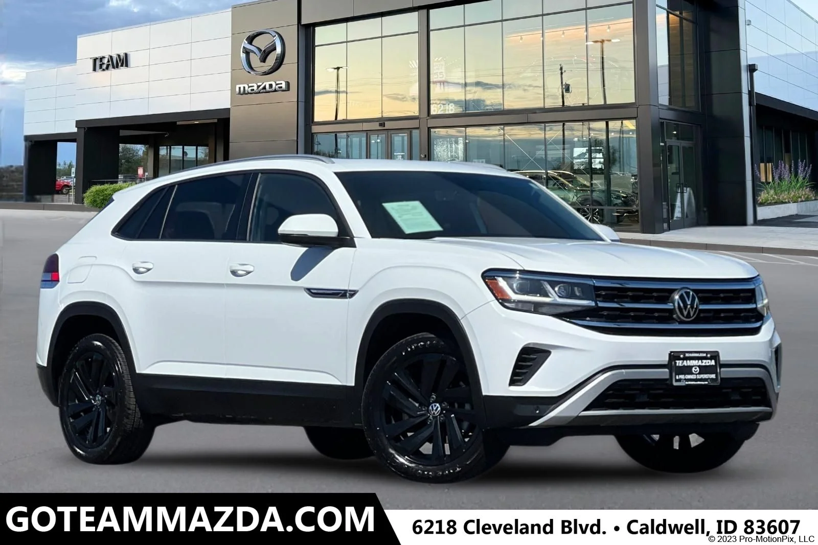 2022 Volkswagen Atlas Cross Sport 2.0T SE w/Tech 4MOTION's photo