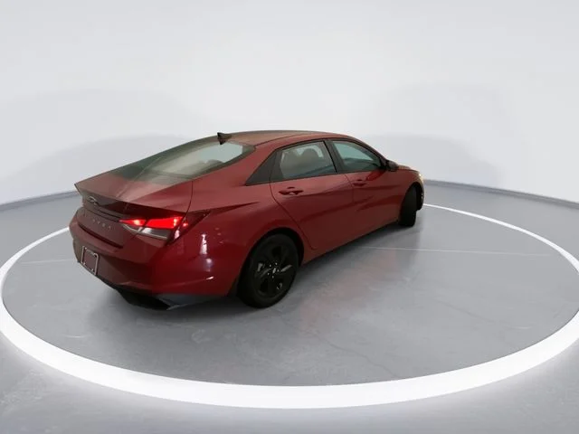 Used 2023 Red Hyundai SEL image 4