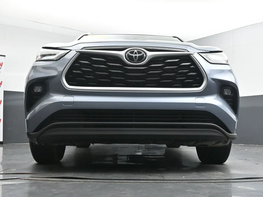 Used 2023  Toyota XLE image 37