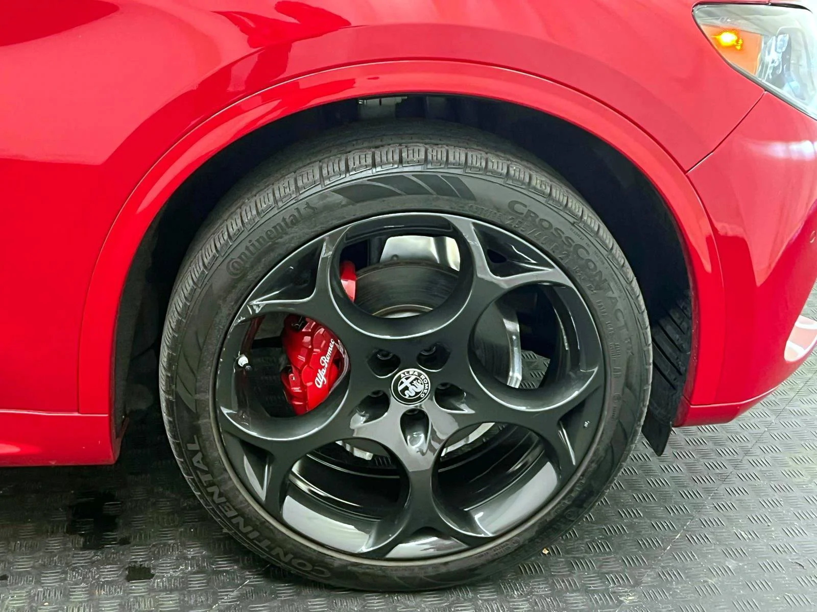 2025 Alfa Romeo Stelvio Special Edition - Photo 11