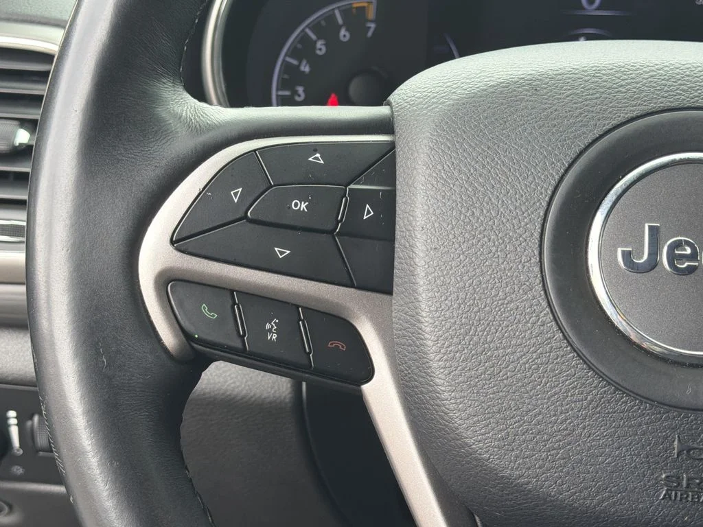 Used 2019 Black Jeep Altitude image 25