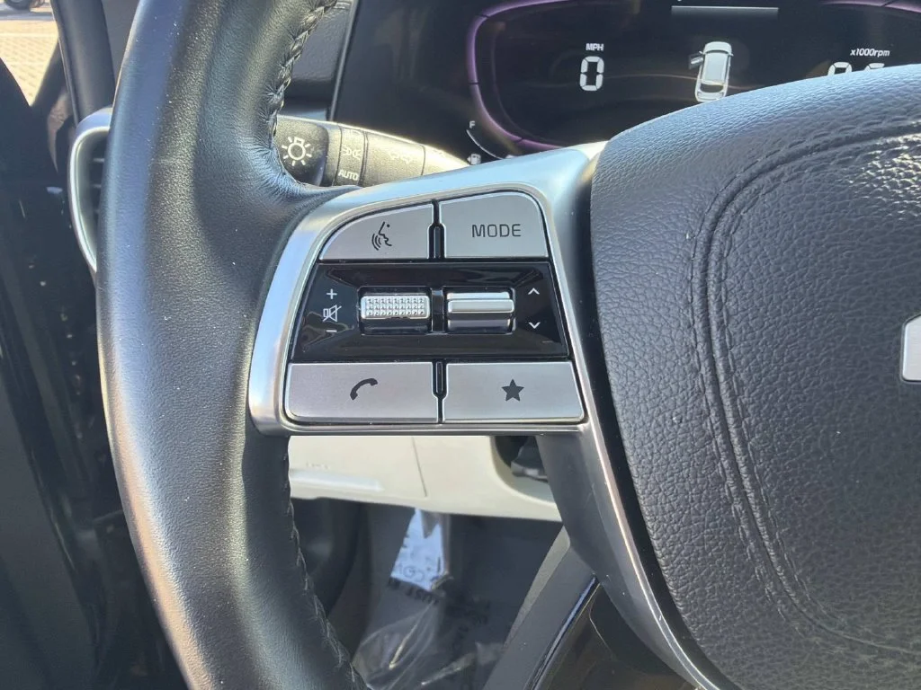 Used 2023 Black Kia S image 17