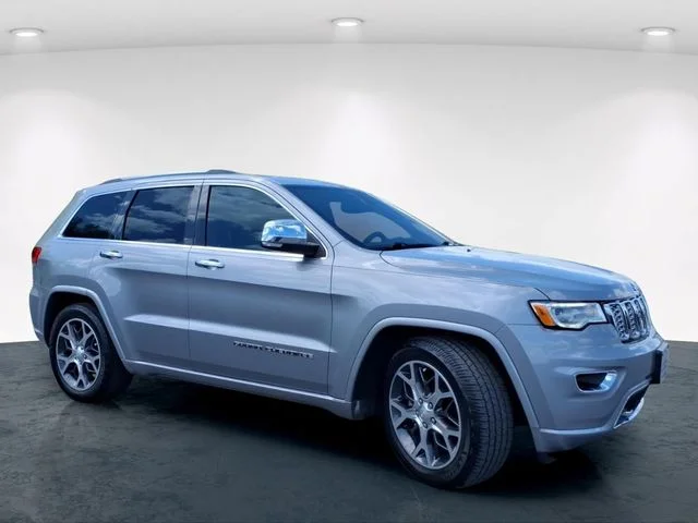 Used 2019 Silver Jeep Overland image 5