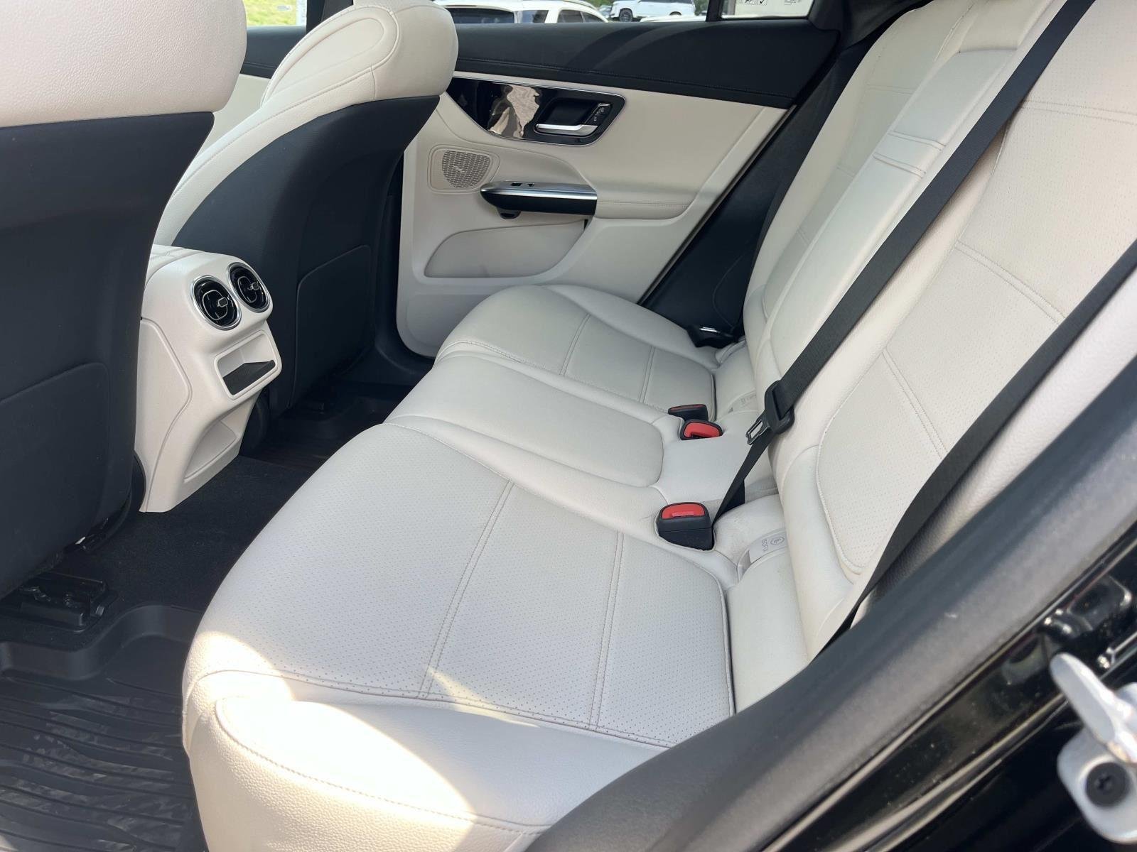 Used 2025 Black Mercedes-Benz GLC 300 image 16