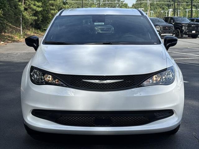 New 2025 Bright White Clear-Coat Exterior Paint Chrysler LX image 54