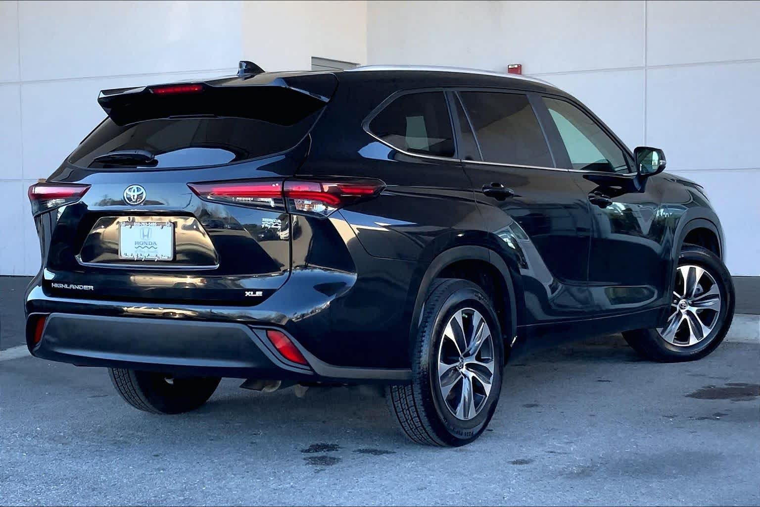 2024 Toyota Highlander LE - Photo 24