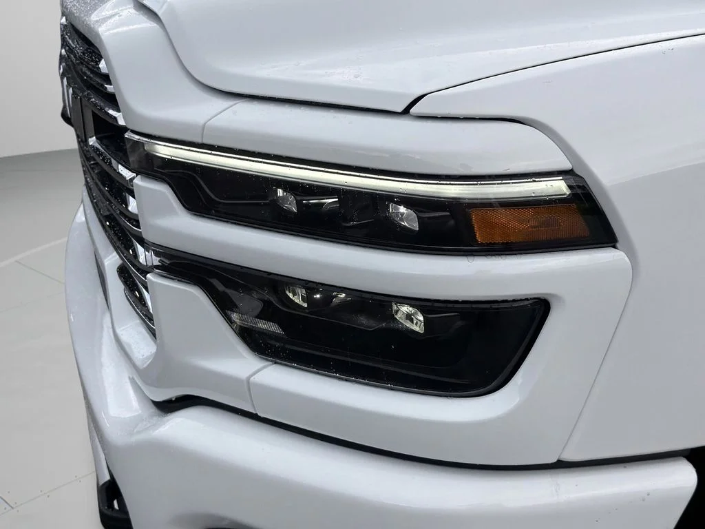 New 2026 Bright White Clear-Coat Exterior Paint RAM Laramie image 27