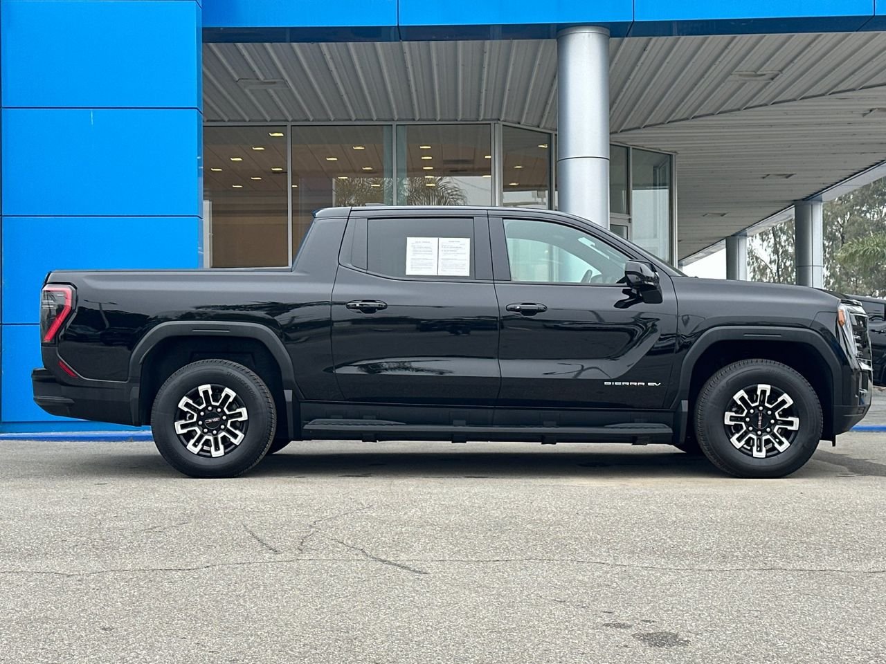 Used 2026 Onyx Black GMC Elevation Extended Range image 42
