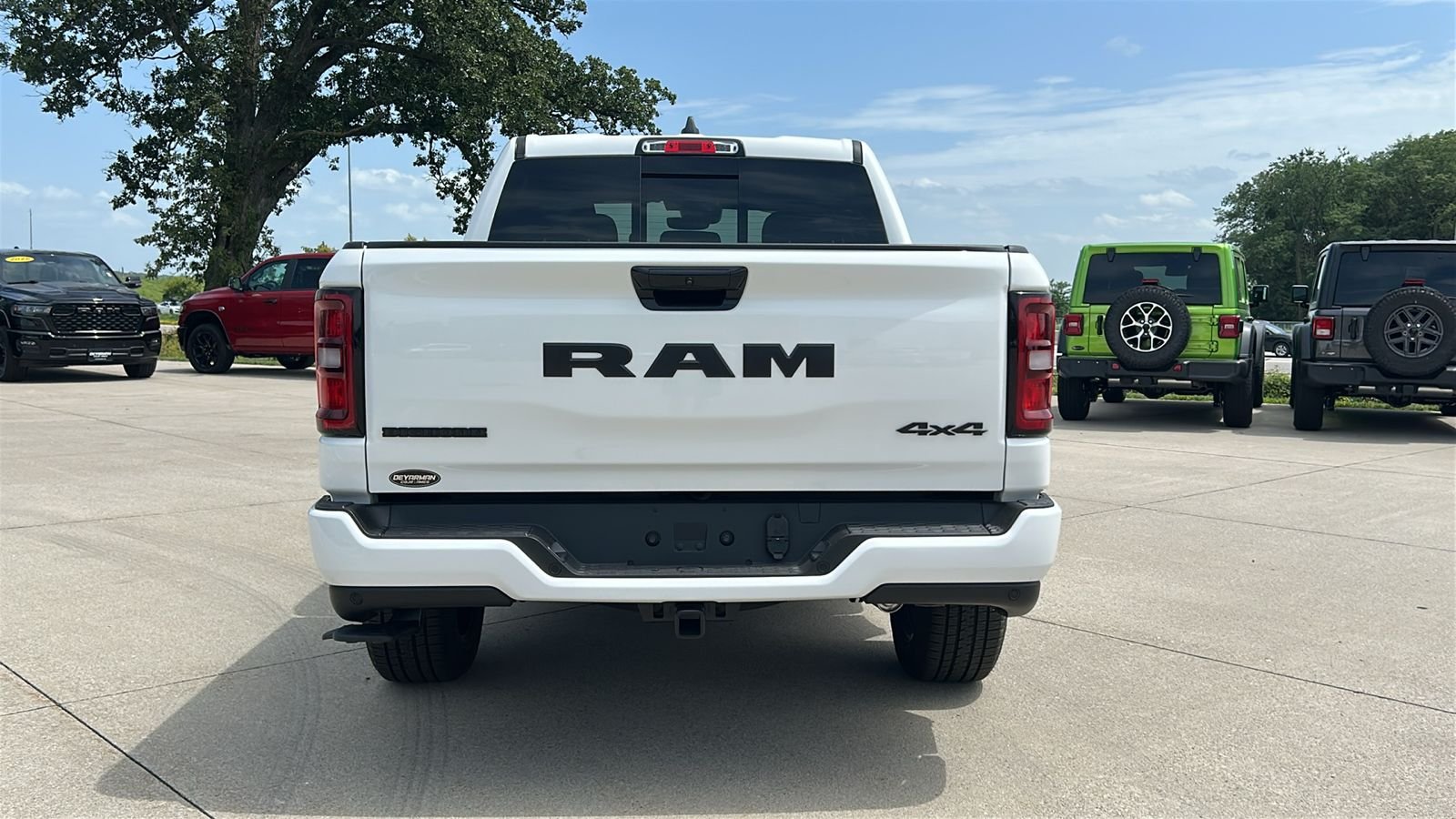 New 2026 Bright White Clear-Coat Exterior Paint RAM Big Horn/Lone Star image 5