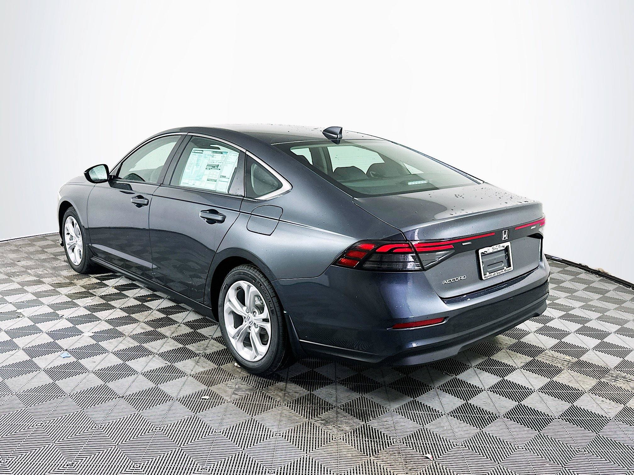 Used 2025 Meteorite Gray Metallic Honda LX image 4
