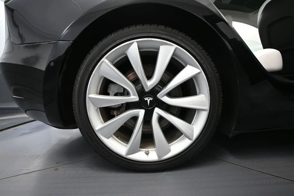 Used 2018 Black Tesla Long Range image 13