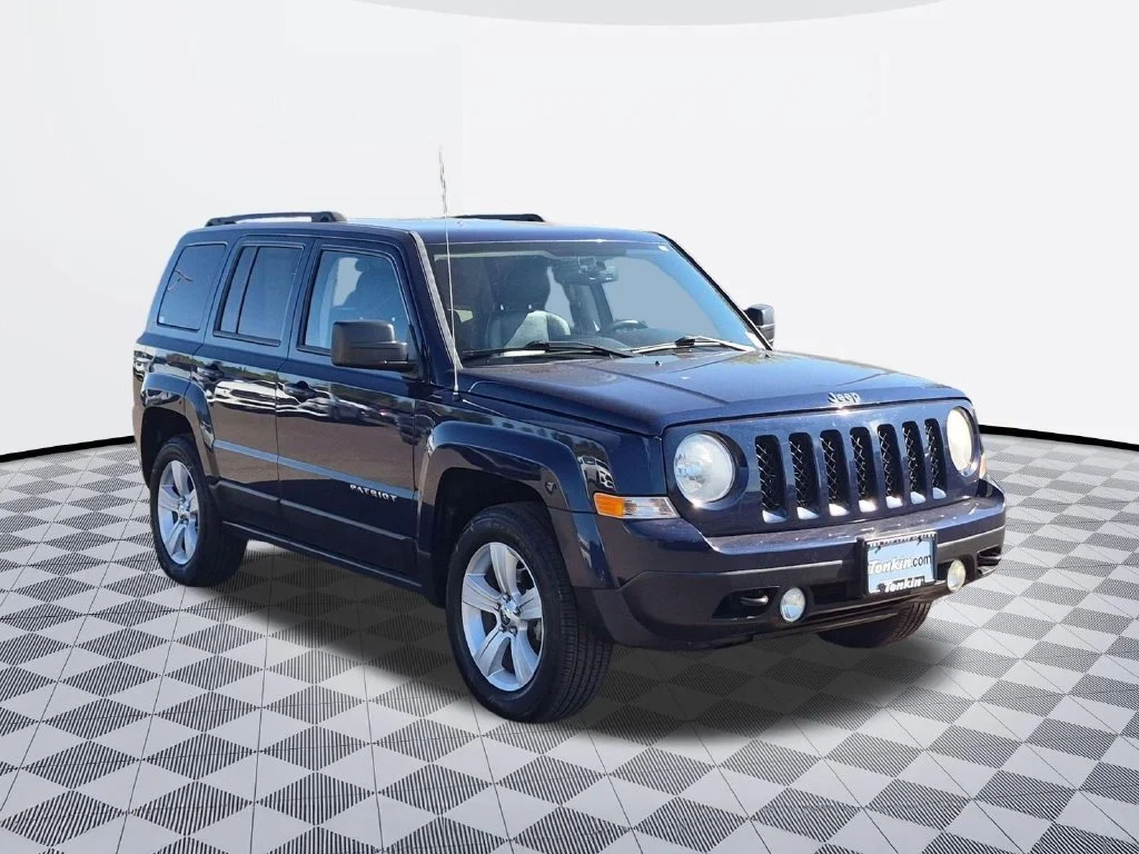 Used 2012 True Blue Pearlcoat Jeep Latitude image 8