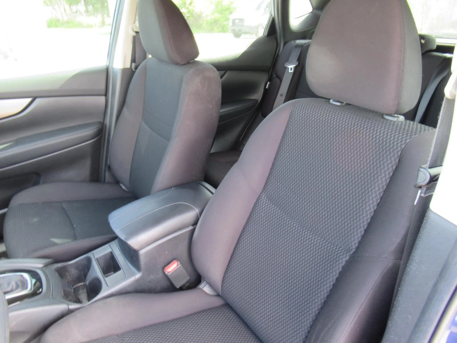 Used 2020 Caspian Blue Nissan S image 17