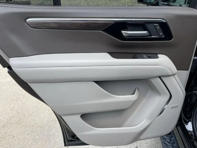 2026 Chevrolet Tahoe Z71 - Photo 12