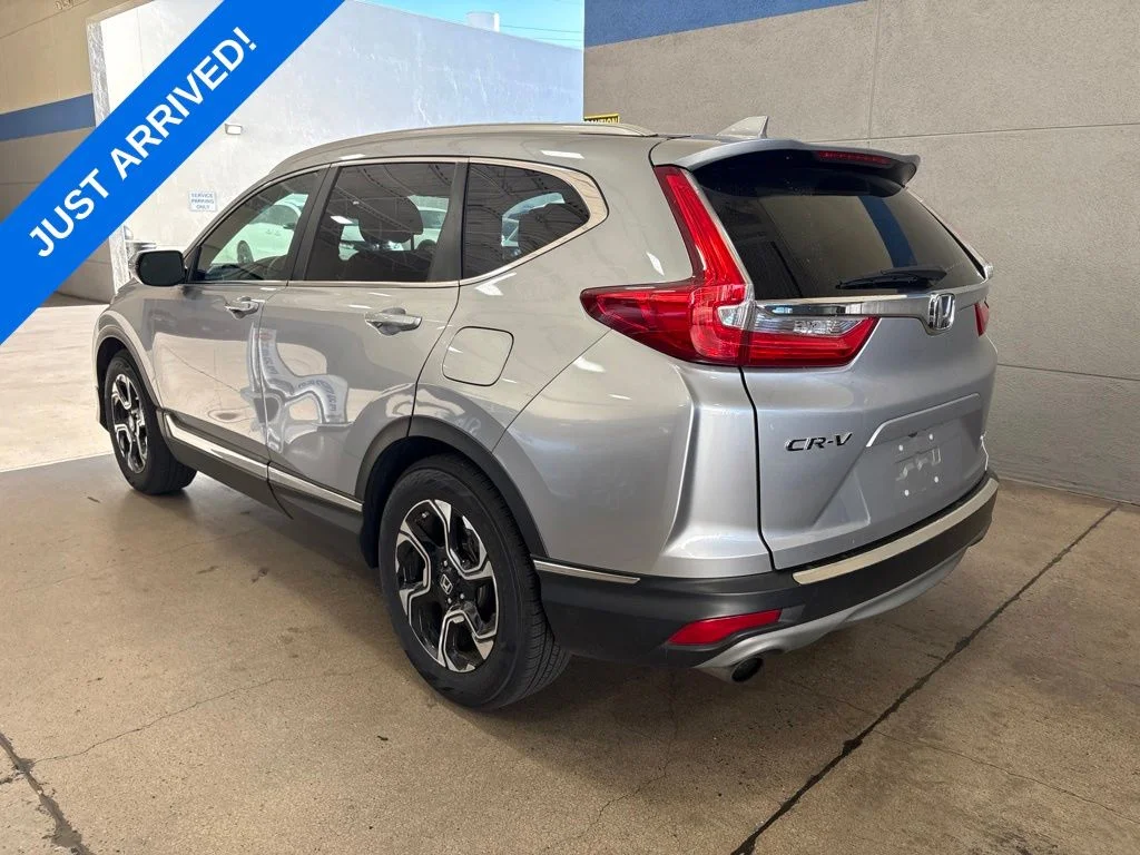 Used 2017 Lunar Silver Metallic Honda Touring image 4