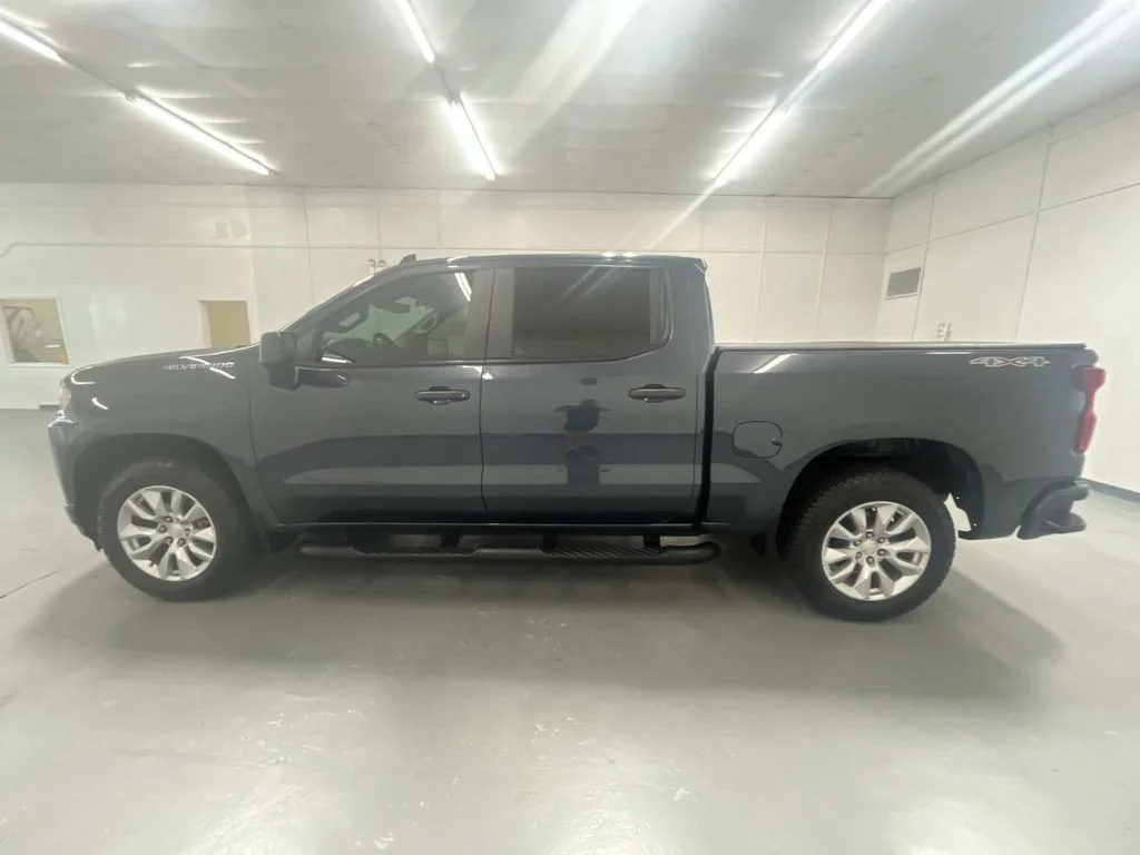 Used 2021 SHADOW GRAY METALLIC Chevrolet Custom image 5