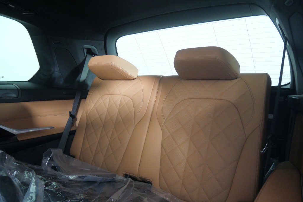 New 2027 Mineral White Metallic BMW xDrive40i image 19
