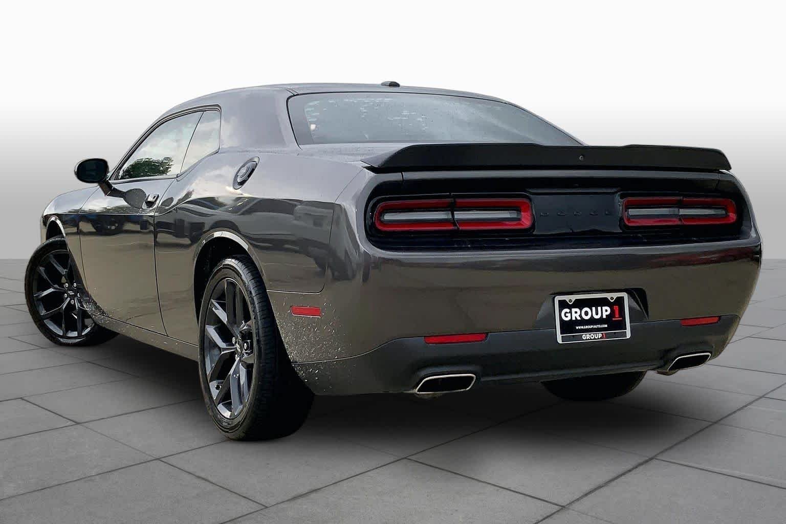 Used 2022 Granite Pearlcoat Dodge SXT image 11