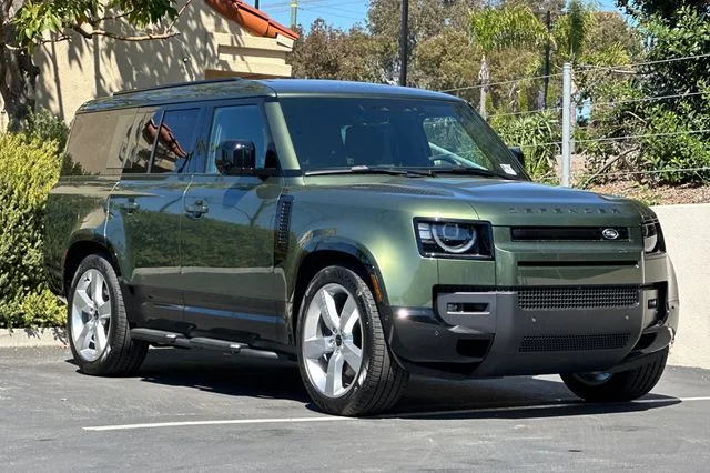 New 2026 Woolstone Green Land Rover X-Dynamic SE image 7