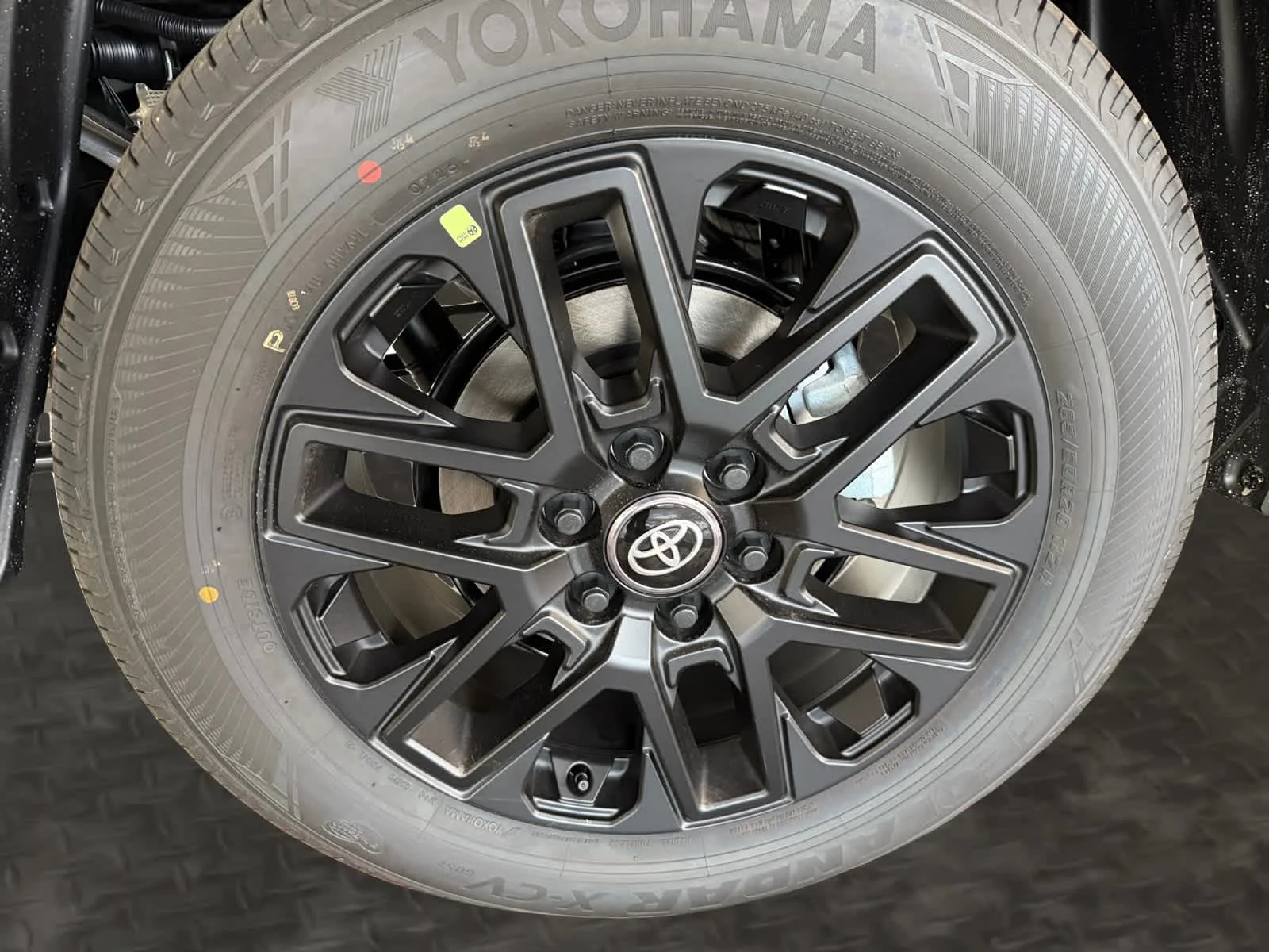 2026 Toyota Tundra Limited - Photo 9