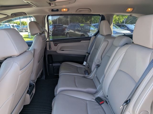 Used 2018 White Honda Touring image 15