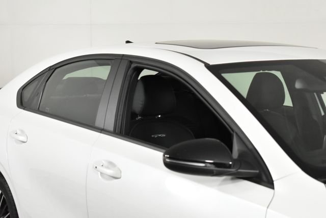 Used 2022 White Kia GT-Line image 15