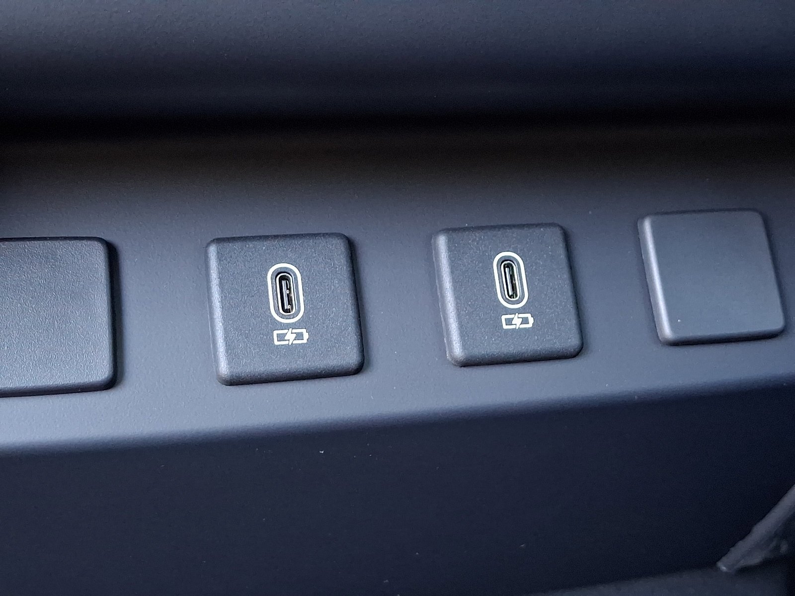 New 2026 Fuji White Land Rover X-Dynamic SE image 6