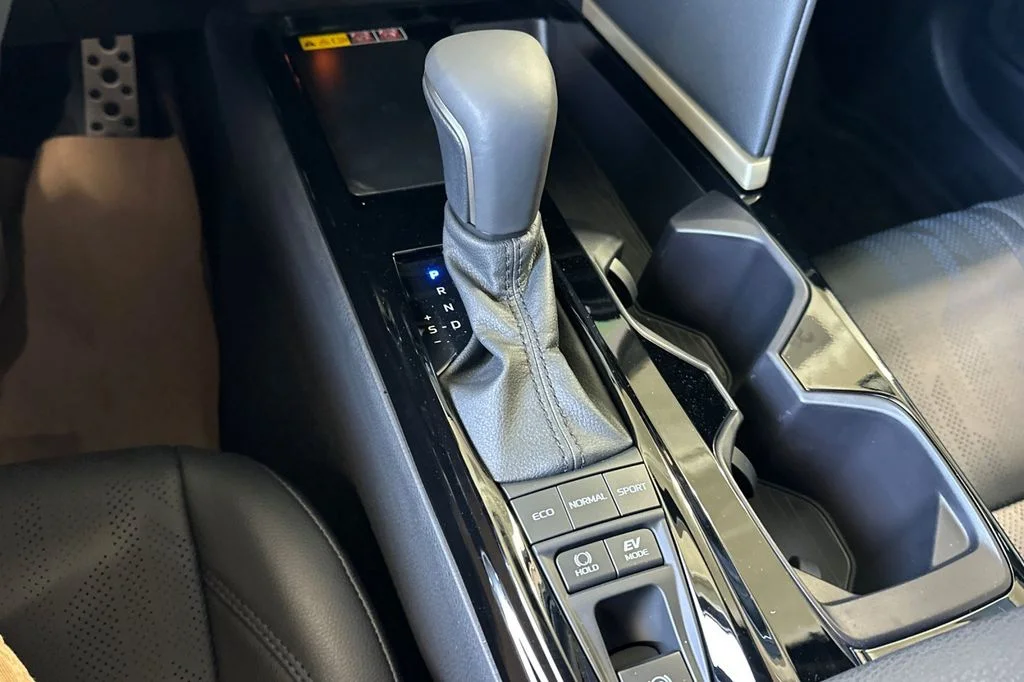 New 2026 Wind Chill Pearl with Midnight Black Metallic roof <sup>1</sup> Toyota  XSE image 20