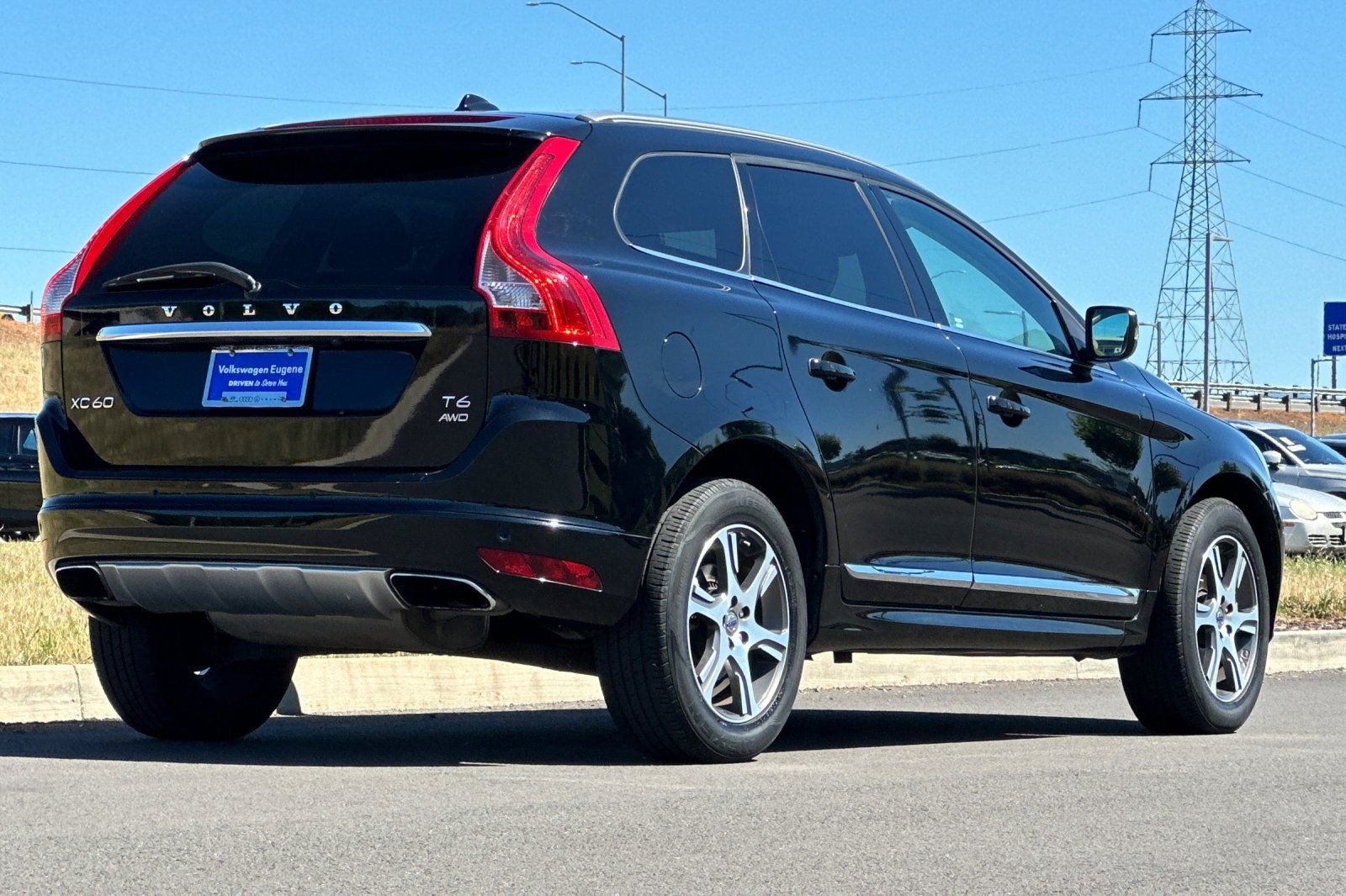 Used 2014  Volvo  image 3