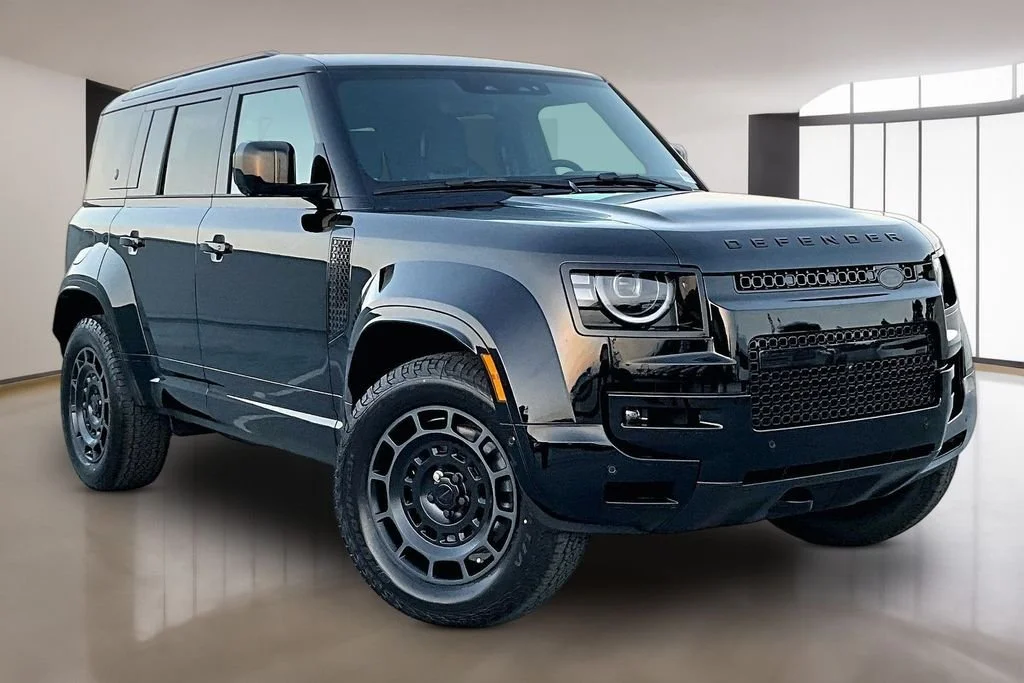 New 2026 Narvik Black LAND ROVER  image 2