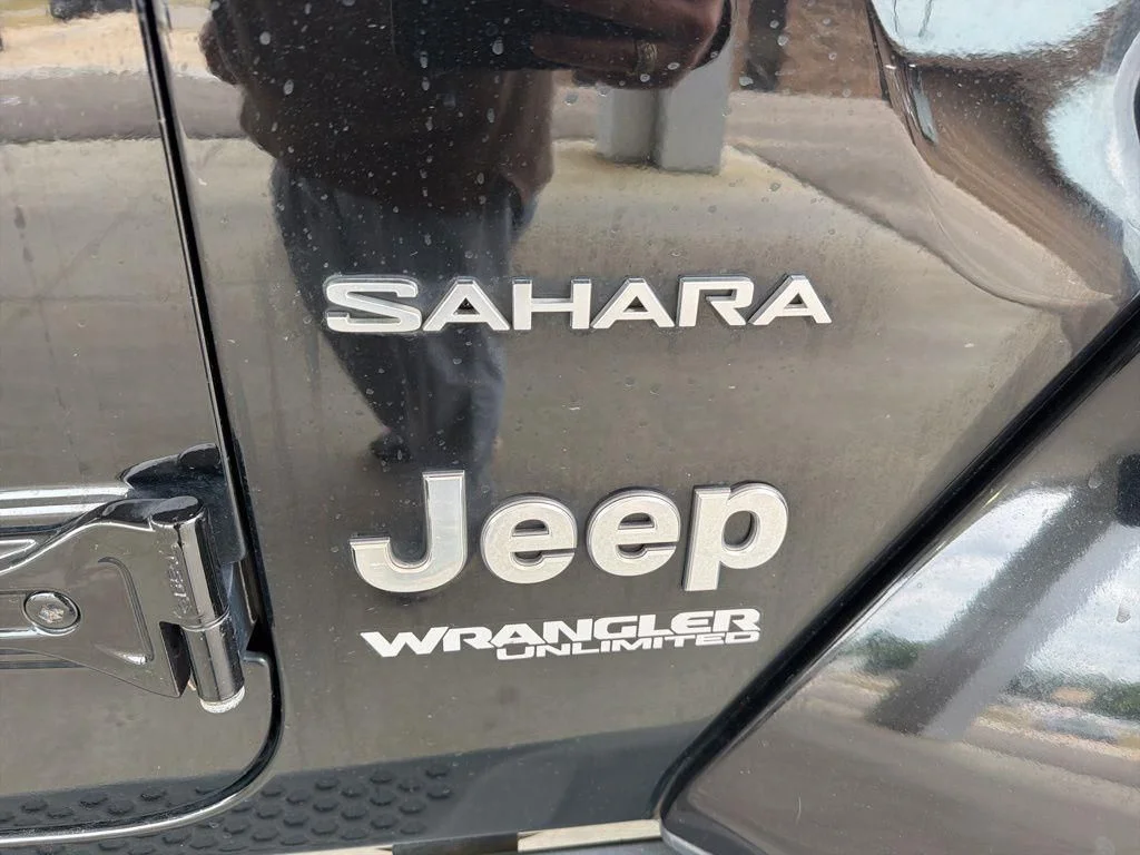 Used 2020 Black Jeep Unlimited Sahara image 4