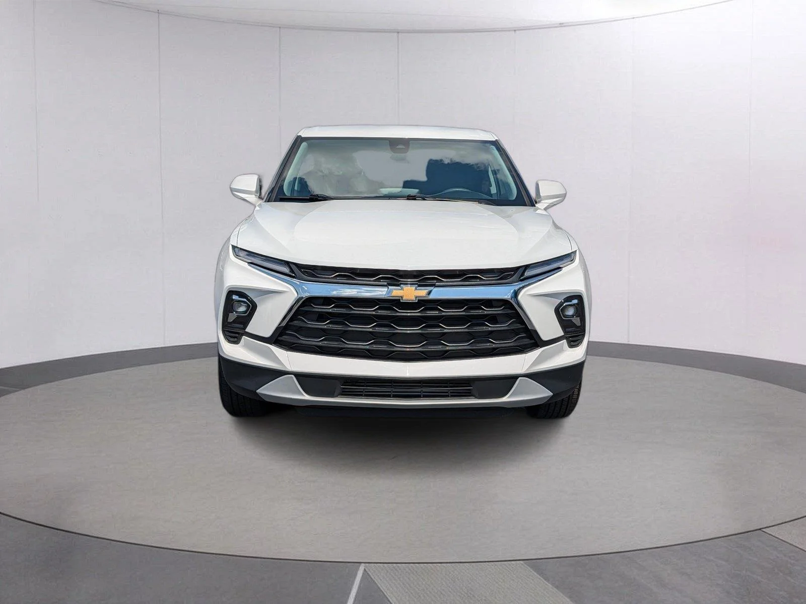 Used 2025 Summit White Chevrolet 2LT image 8