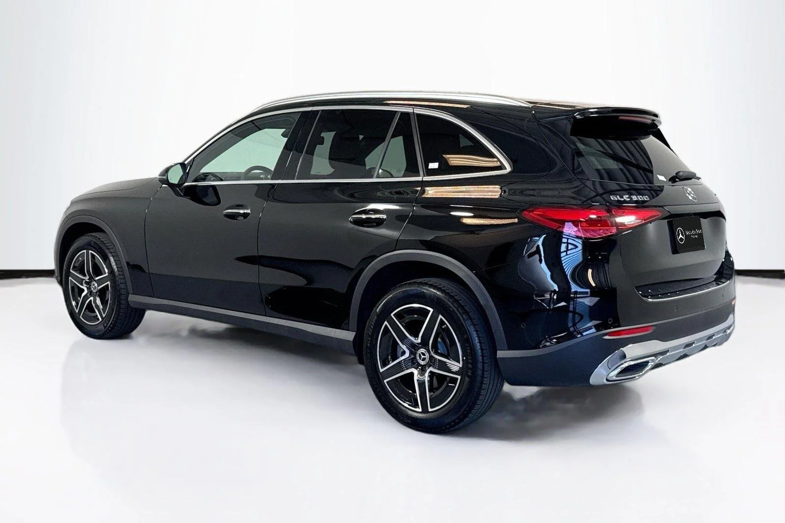 Used 2026 Black Mercedes-Benz GLC 300 image 7