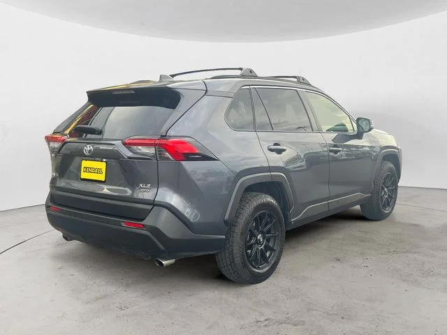 Used 2019 Gray Toyota XLE Premium image 5