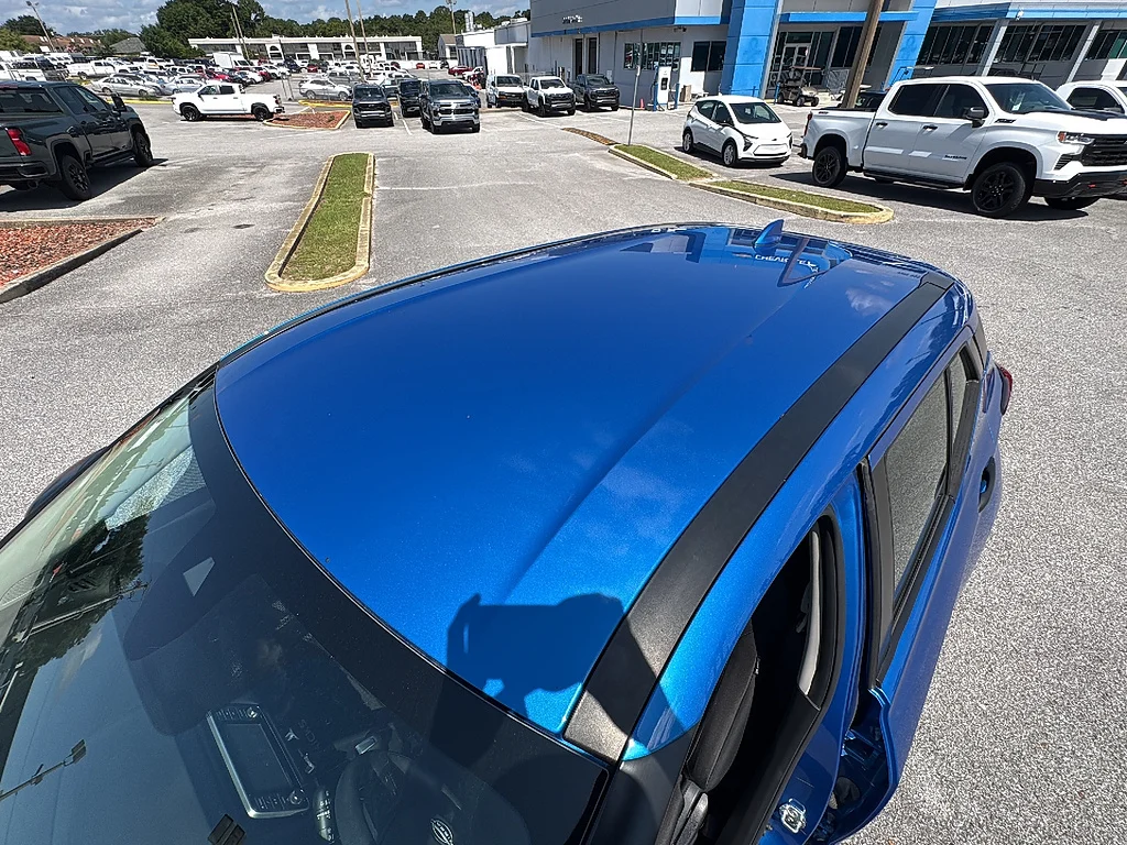 Used 2025 Electric Blue Metallic Nissan  image 13